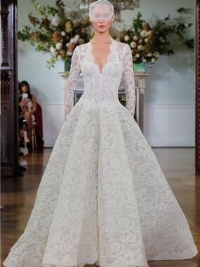 Monique Lhuillier DIVINITY GOWN
